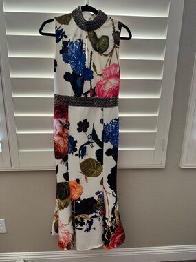 Karen Millen White Lined Floral Dress with Embellished Trim